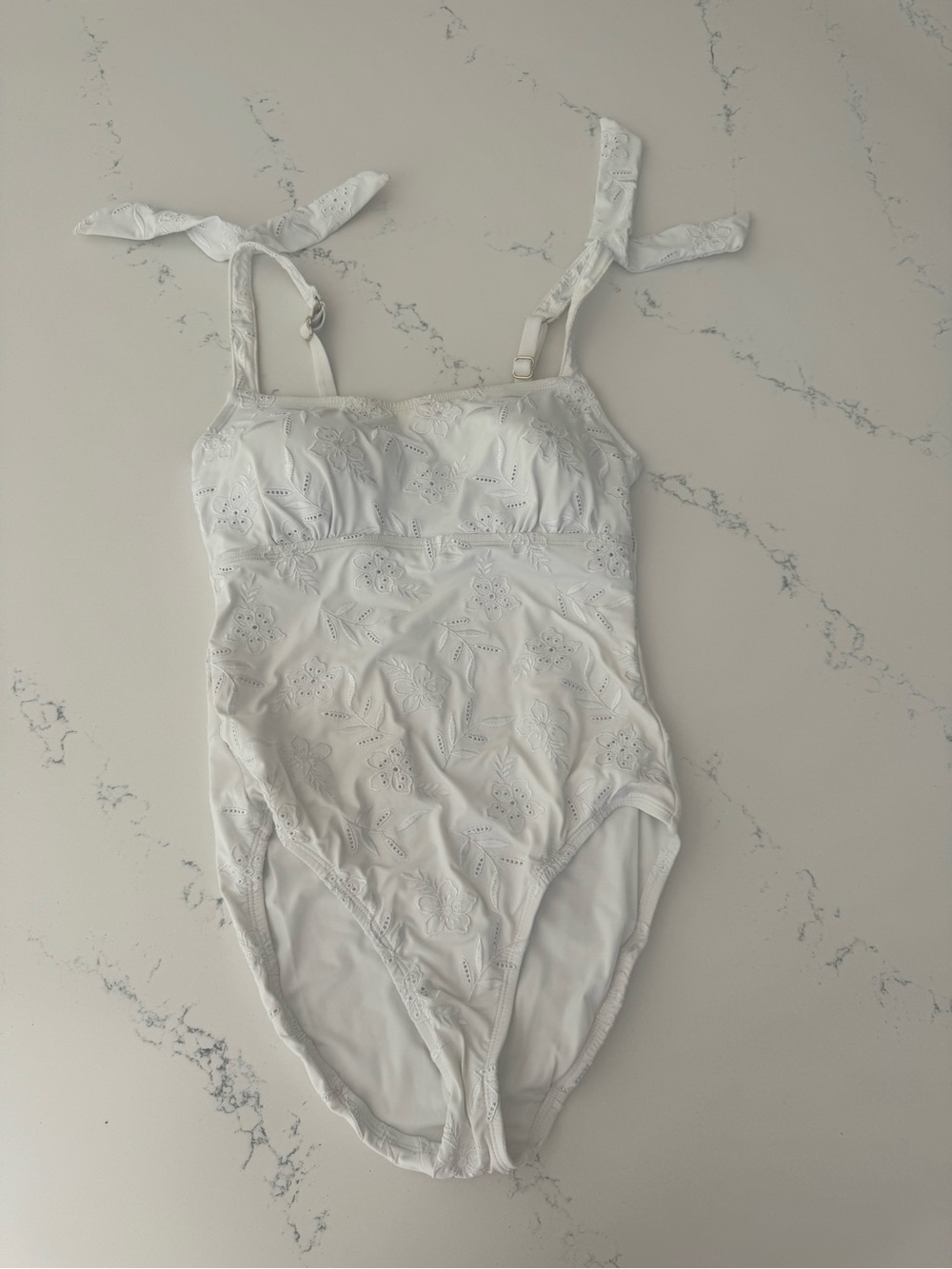 Tommy Bahama White Eyelet Hideaway One Piece Swimsuit Size 6 - Picture 2 of 5